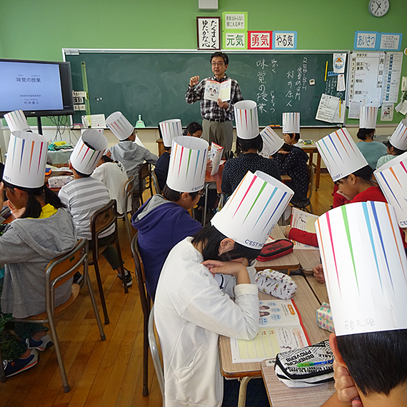 小学校で食育授業